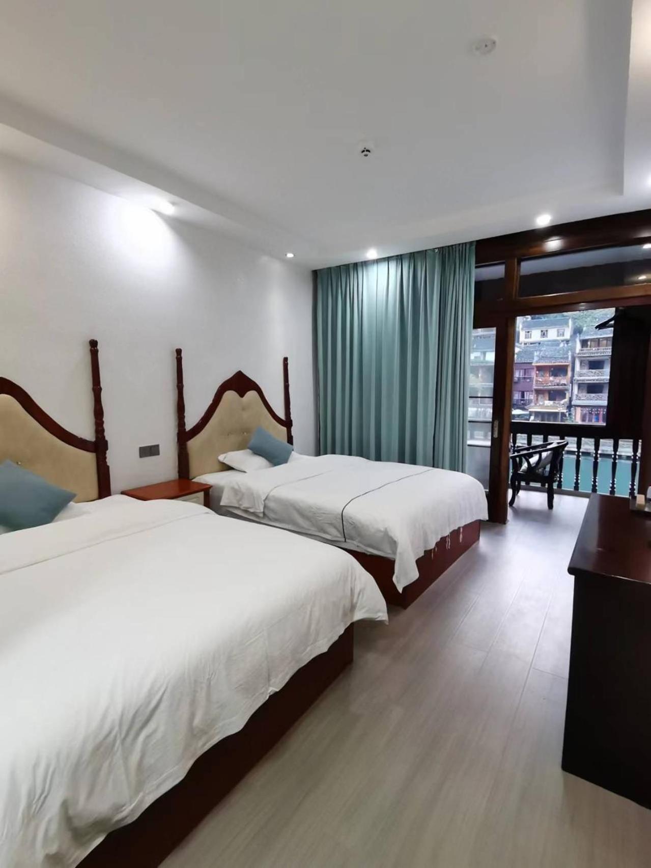 Fenghuang Ancient Town Lazy Cat Riverside Inn 외부 사진