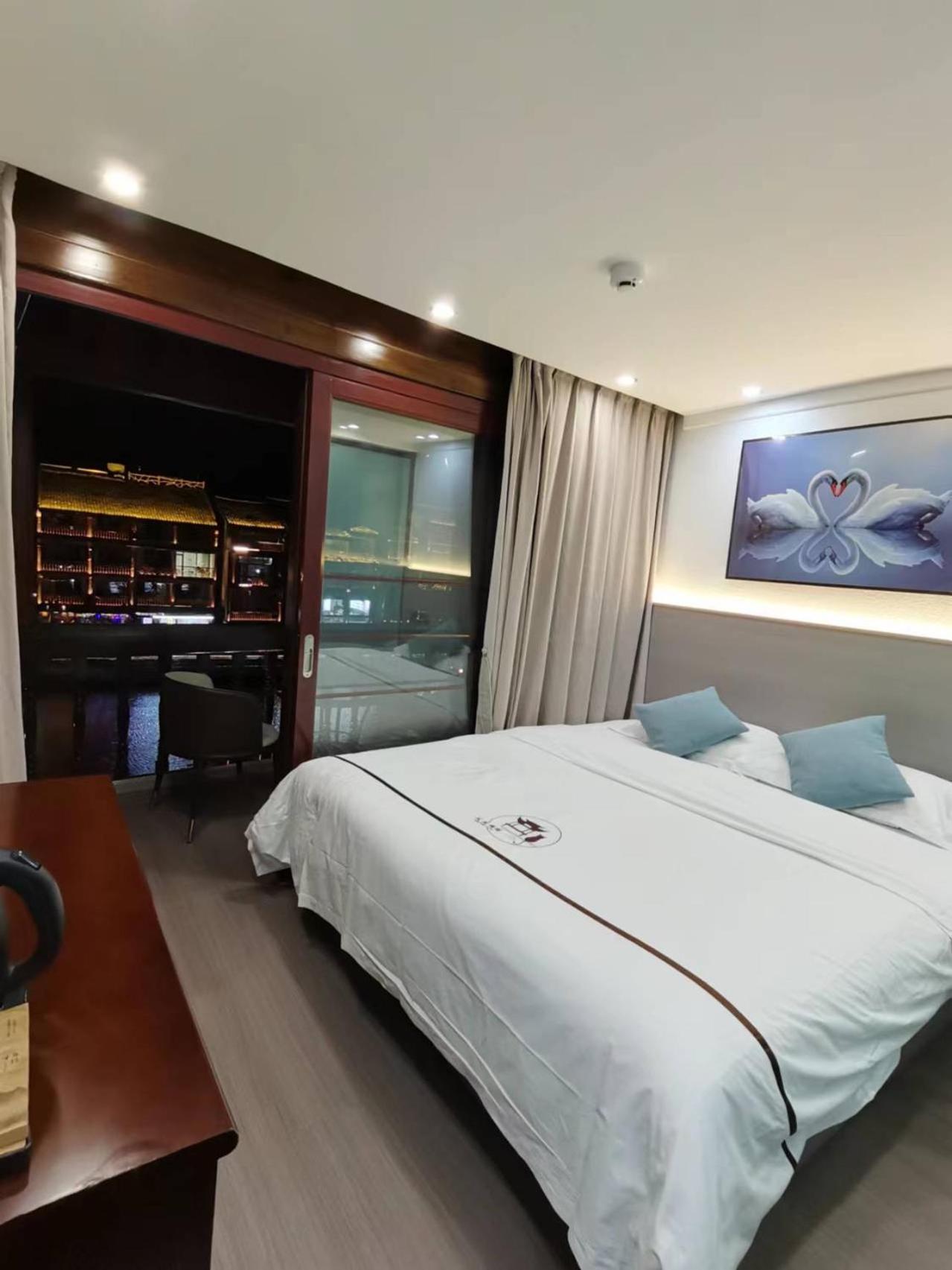 Fenghuang Ancient Town Lazy Cat Riverside Inn 외부 사진
