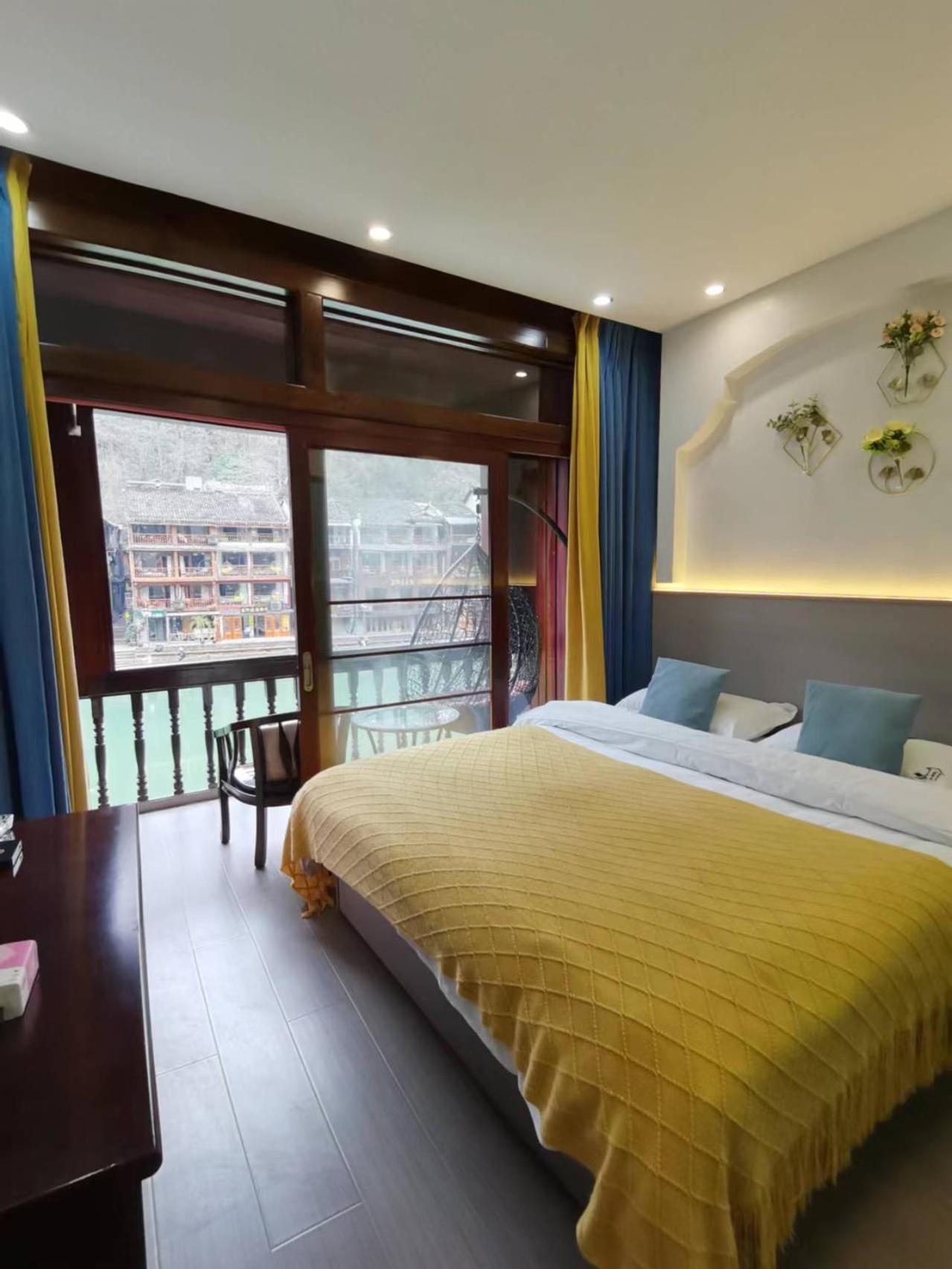 Fenghuang Ancient Town Lazy Cat Riverside Inn 외부 사진
