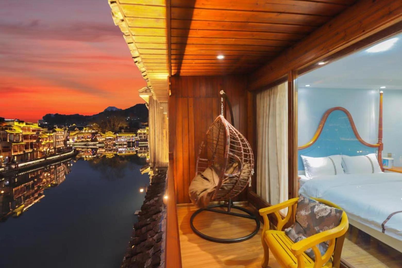 Fenghuang Ancient Town Lazy Cat Riverside Inn 외부 사진