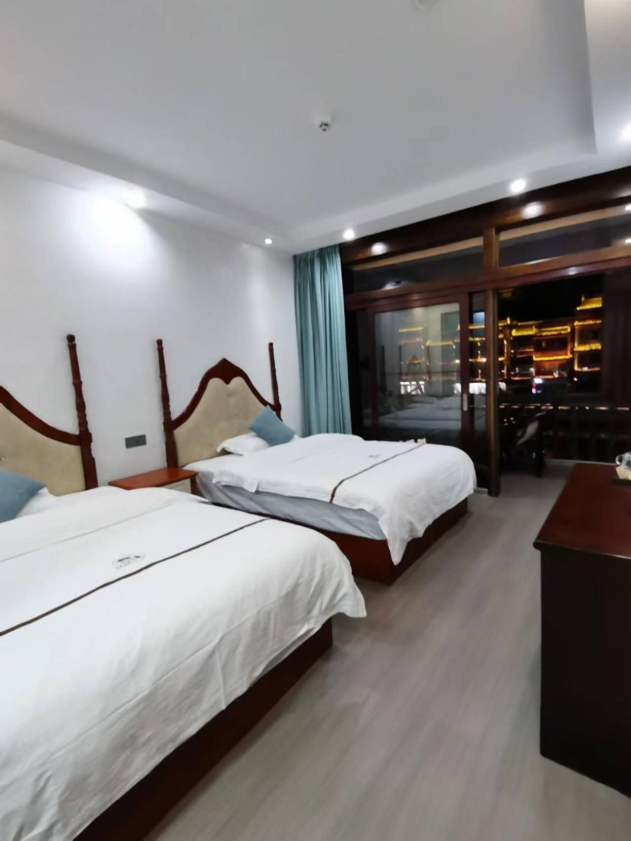 Fenghuang Ancient Town Lazy Cat Riverside Inn 외부 사진