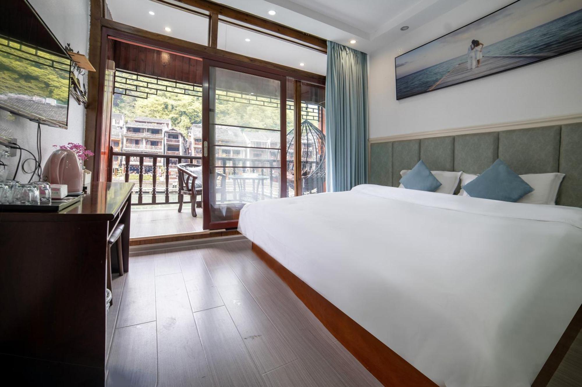 Fenghuang Ancient Town Lazy Cat Riverside Inn 외부 사진