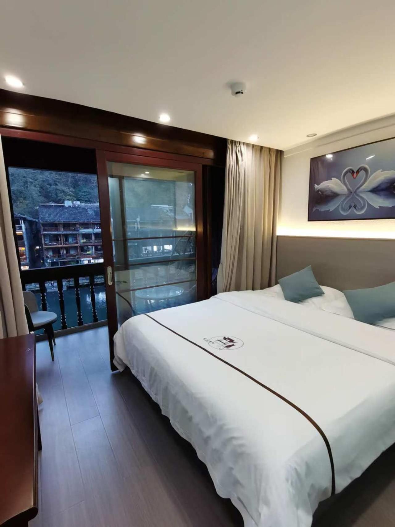 Fenghuang Ancient Town Lazy Cat Riverside Inn 외부 사진