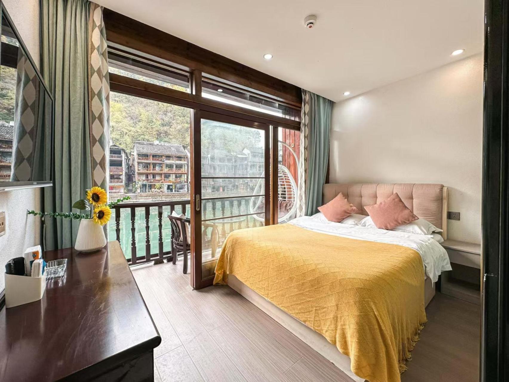 Fenghuang Ancient Town Lazy Cat Riverside Inn 외부 사진