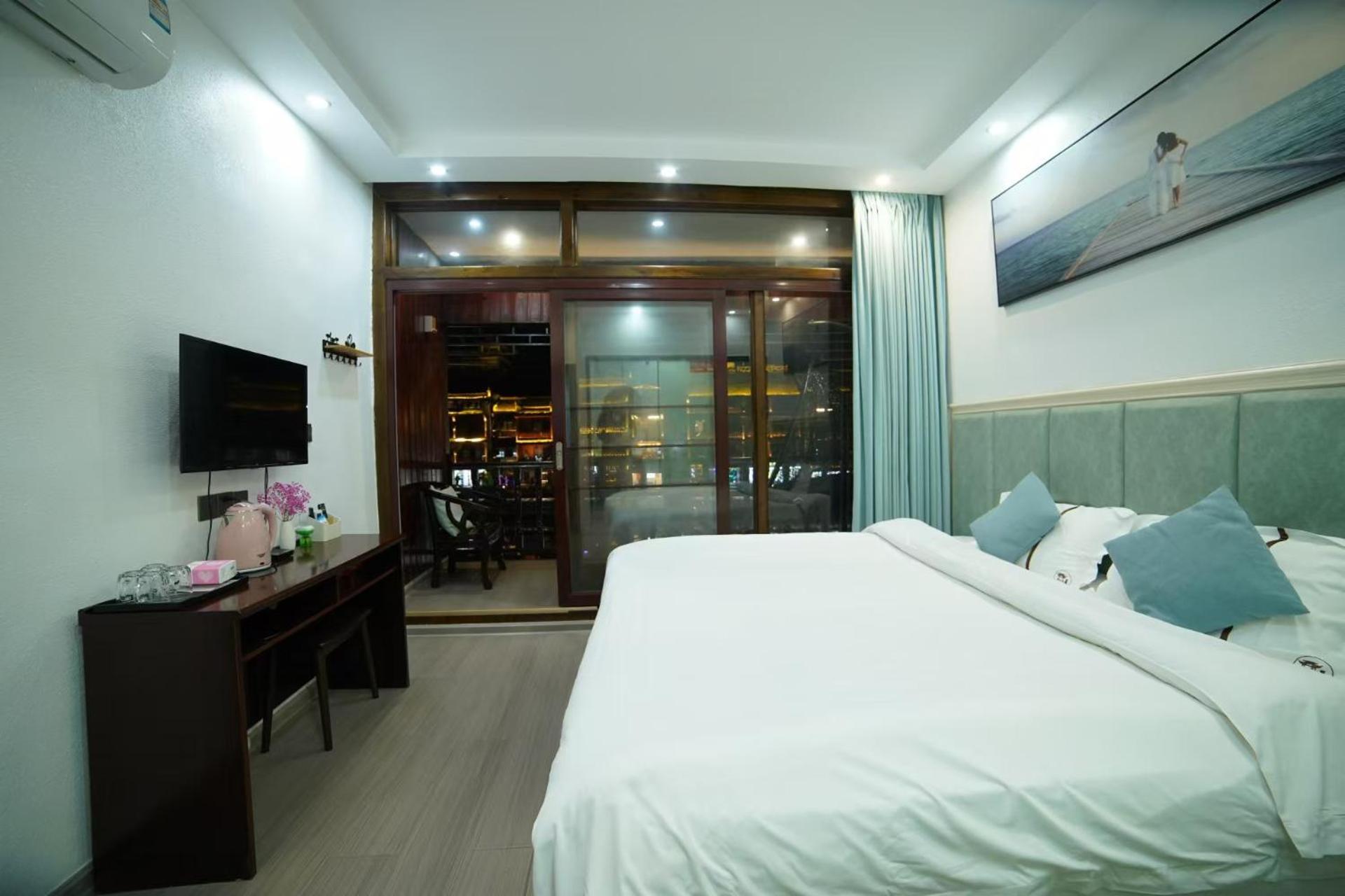 Fenghuang Ancient Town Lazy Cat Riverside Inn 외부 사진